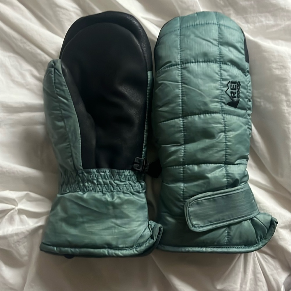 REI small kids gloves